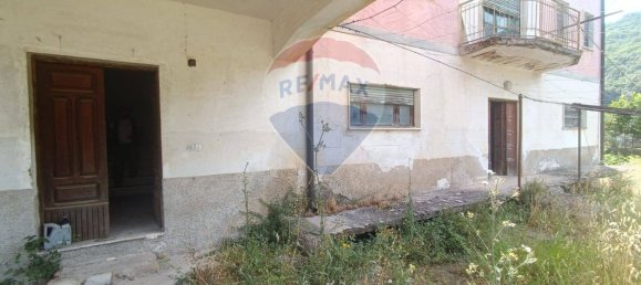 15 rooms House in Pertosa, Italy No. 58029 7