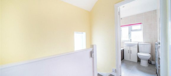 3 bedrooms House in Harrow, United Kingdom No. 12214 8