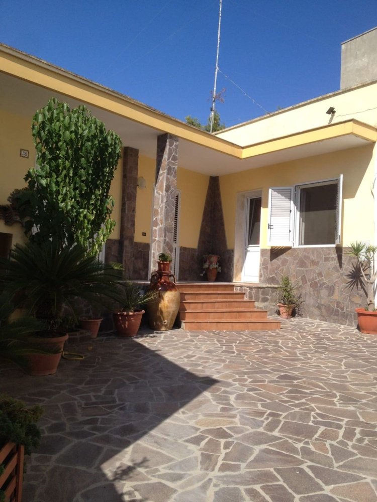 Дом с 7 комнатами в Melendugno, Италия № 309063