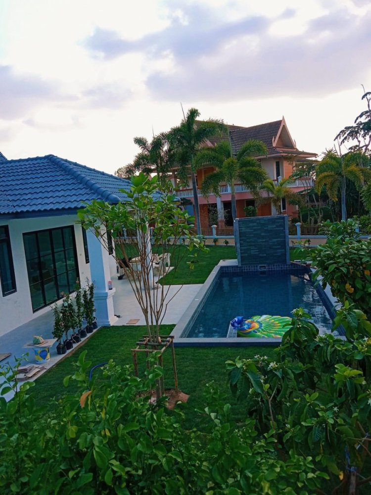 4 bedrooms Cafe / restaurant in Pattaya, Thailand No. 5385