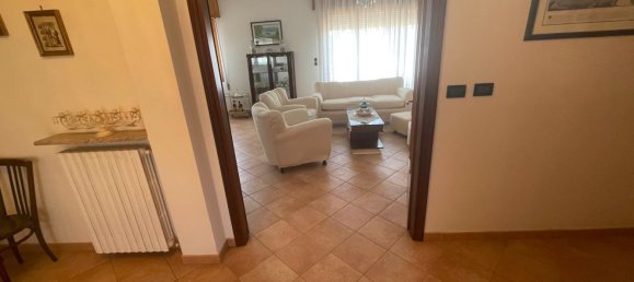 Вилла с 10 комнатами в Комаккьо, Италия № 70147 23