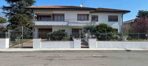 Вилла с 10 комнатами в Комаккьо, Италия № 70147 49