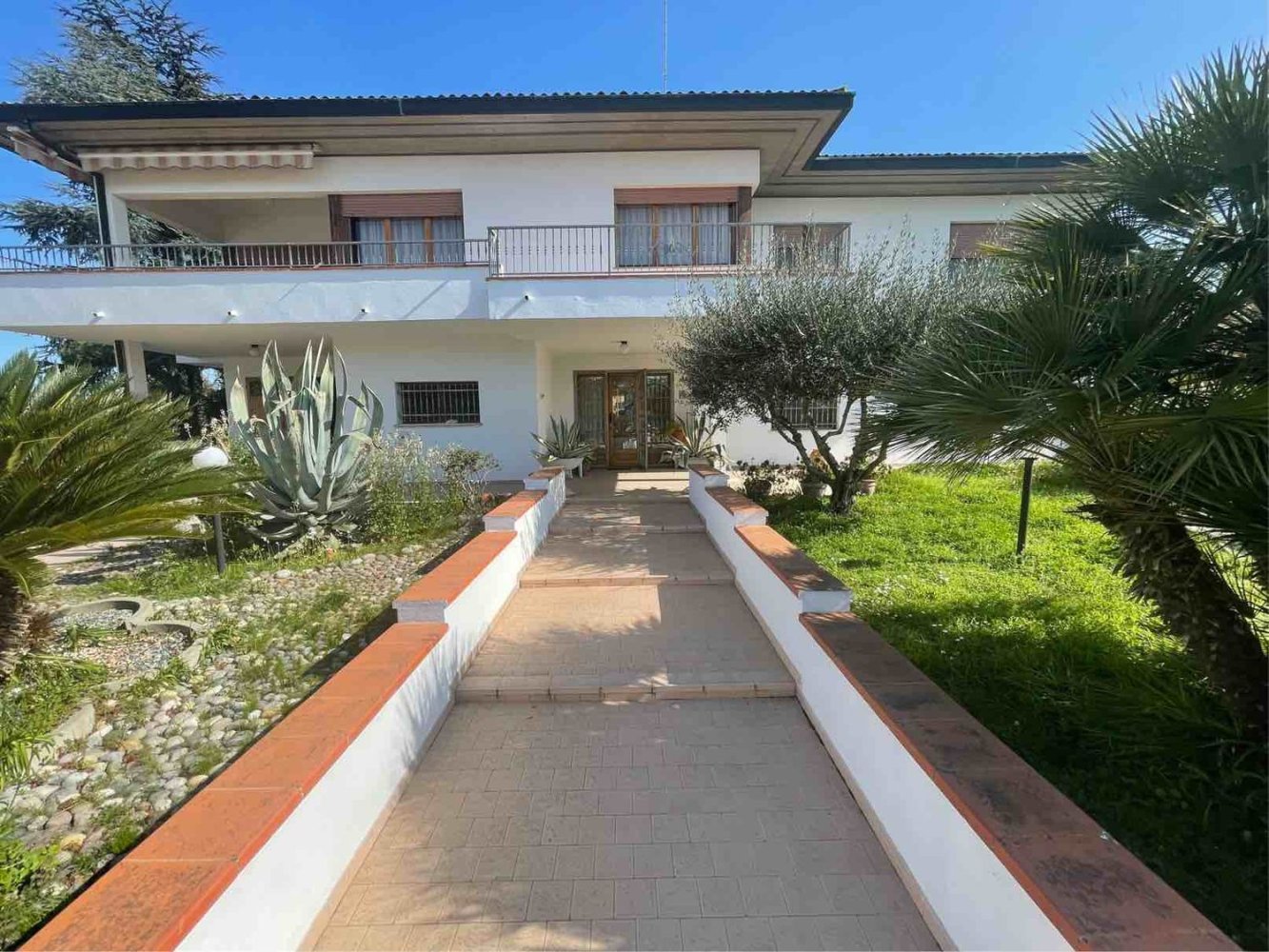 Вилла с 10 комнатами в Комаккьо, Италия № 70147