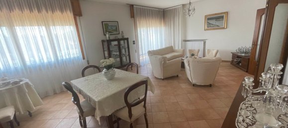 Вилла с 10 комнатами в Комаккьо, Италия № 70147 19