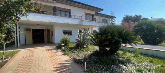 Вилла с 10 комнатами в Комаккьо, Италия № 70147 4