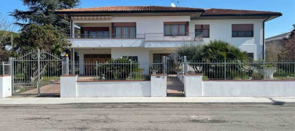 Вилла с 10 комнатами в Комаккьо, Италия № 70147 39