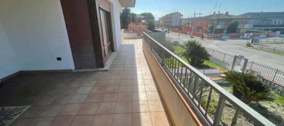 Вилла с 10 комнатами в Комаккьо, Италия № 70147 30