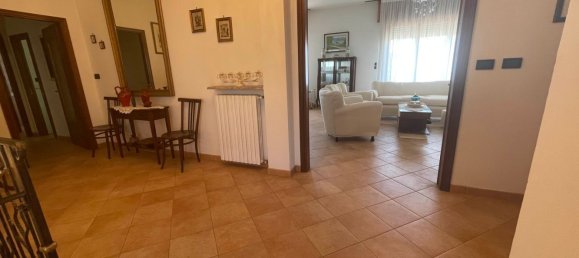 Вилла с 10 комнатами в Комаккьо, Италия № 70147 21