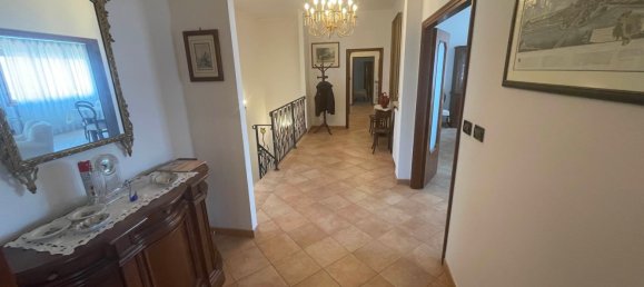 Вилла с 10 комнатами в Комаккьо, Италия № 70147 22