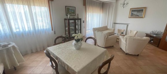 Вилла с 10 комнатами в Комаккьо, Италия № 70147 20