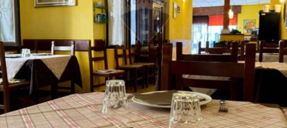 4 rooms Commercial property in Novara, Italy No. 84026 9