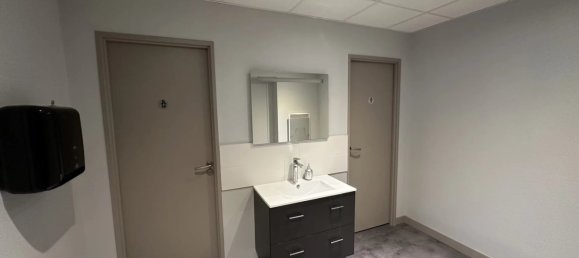 262m² Office in Scy-Chazelles, France No. 66162 8