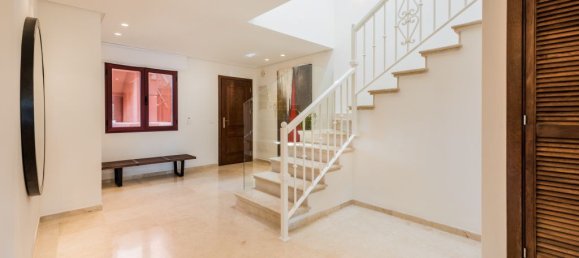 4 bedrooms Building in Marbella Del Este, Spain No. 2982 16