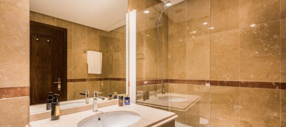 4 bedrooms Building in Marbella Del Este, Spain No. 2982 14