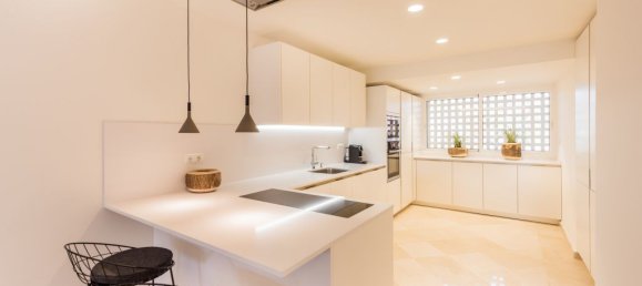 4 bedrooms Building in Marbella Del Este, Spain No. 2982 2