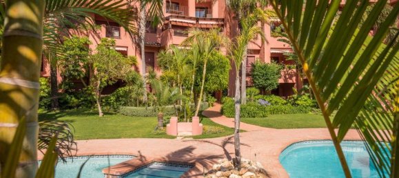 4 bedrooms Building in Marbella Del Este, Spain No. 2982 5