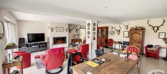 3 bedrooms Castles in La Ferte-Saint-Cyr, France No. 257290 10