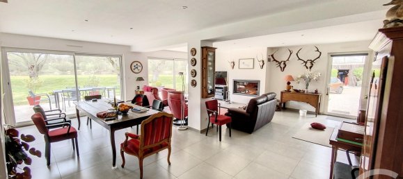 3 bedrooms Castles in La Ferte-Saint-Cyr, France No. 257290 3