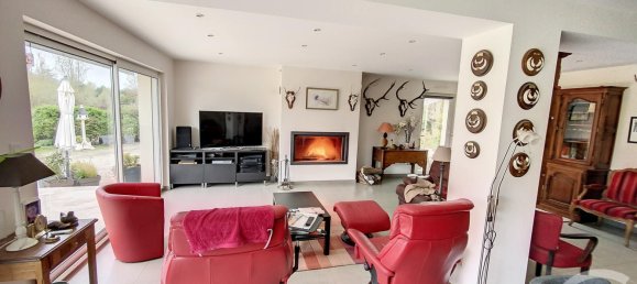 3 bedrooms Castles in La Ferte-Saint-Cyr, France No. 257290 9