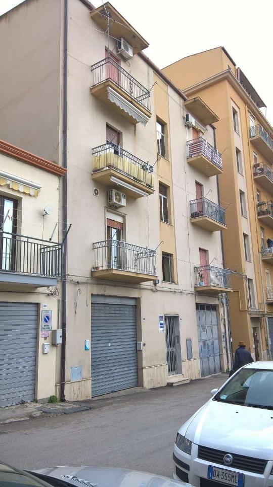 4 rooms Apartment in Caltanissetta, Italy No. 165341