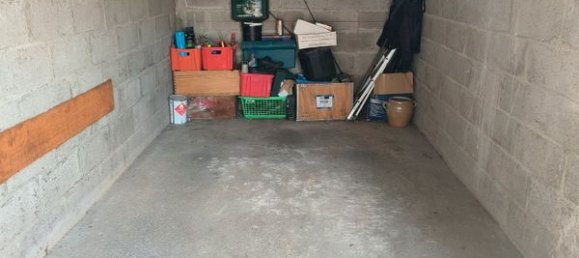 Garage in Saint-Nazaire, France No. 291498 2