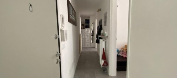 4-salle Appartement à San Possidonio, Italy No. 232012 9
