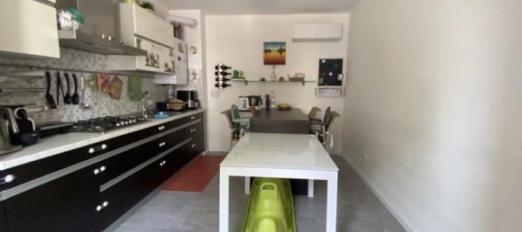 4-salle Appartement à San Possidonio, Italy No. 232012 8