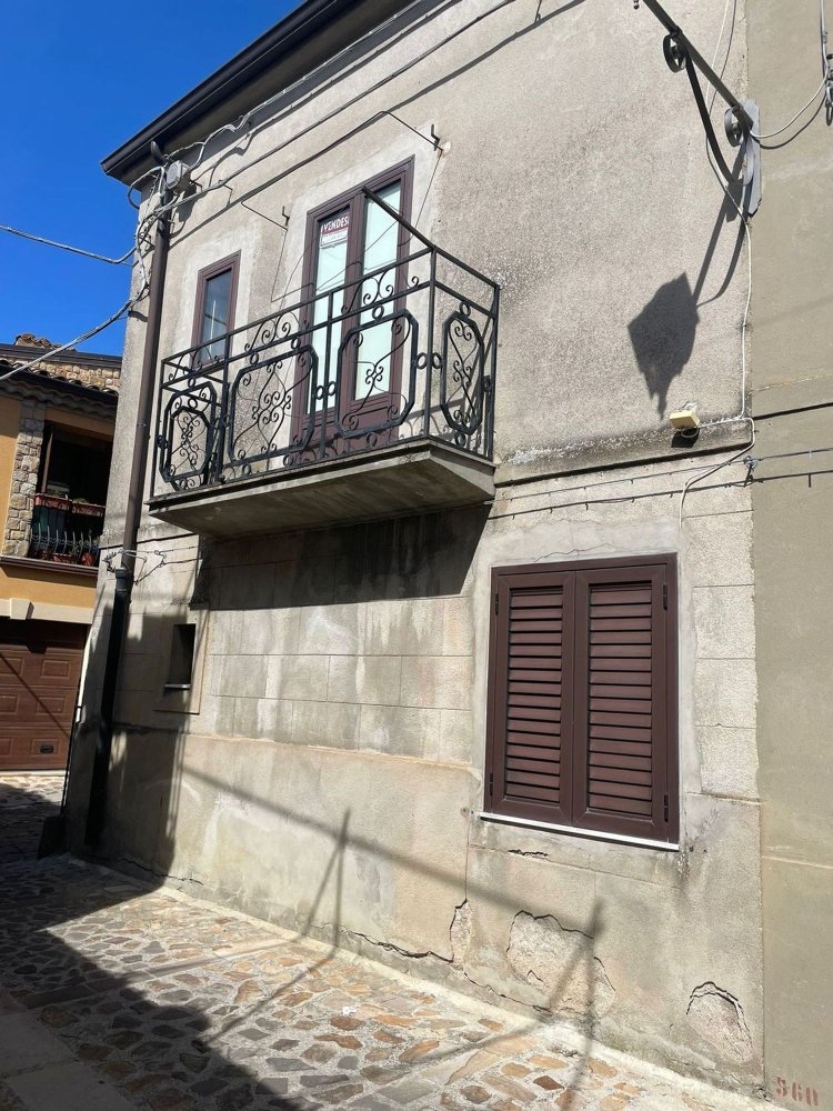 Casa de 2 habitaciónes en Mistretta, Italy No. 256045