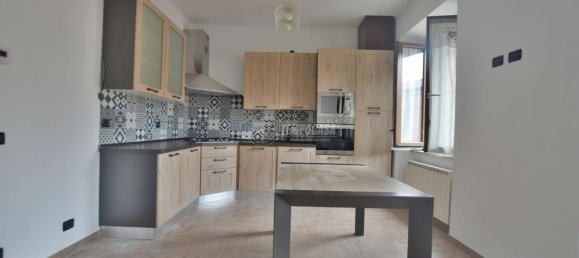 3 rooms Apartment in Castelraimondo, Italy No. 7014 3
