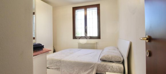 Apartamento de 3 habitaciónes en Reggio Emilia, Italy No. 7009 55