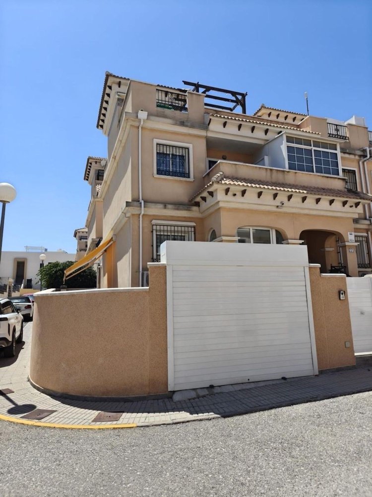 3 bedrooms Townhouse in Alicante, Spain No. 155432