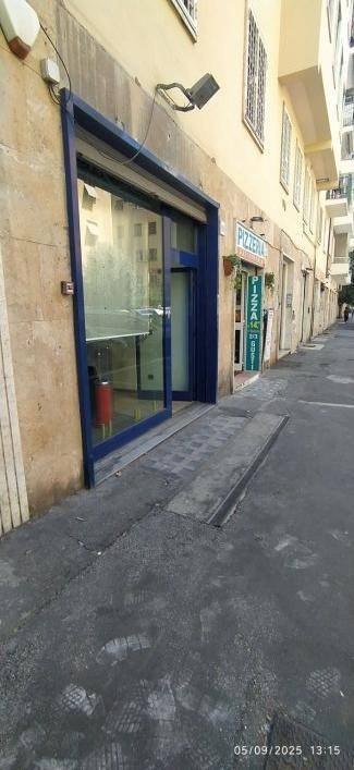 3 rooms Commercial property in Rome, Italy No. 368722