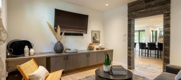 6 bedrooms House in British Columbia, Canada No. 1109 11