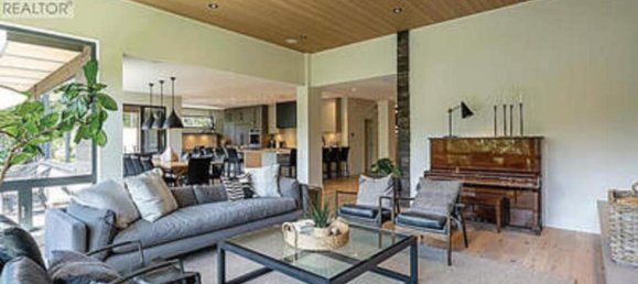 6 bedrooms House in British Columbia, Canada No. 1109 4