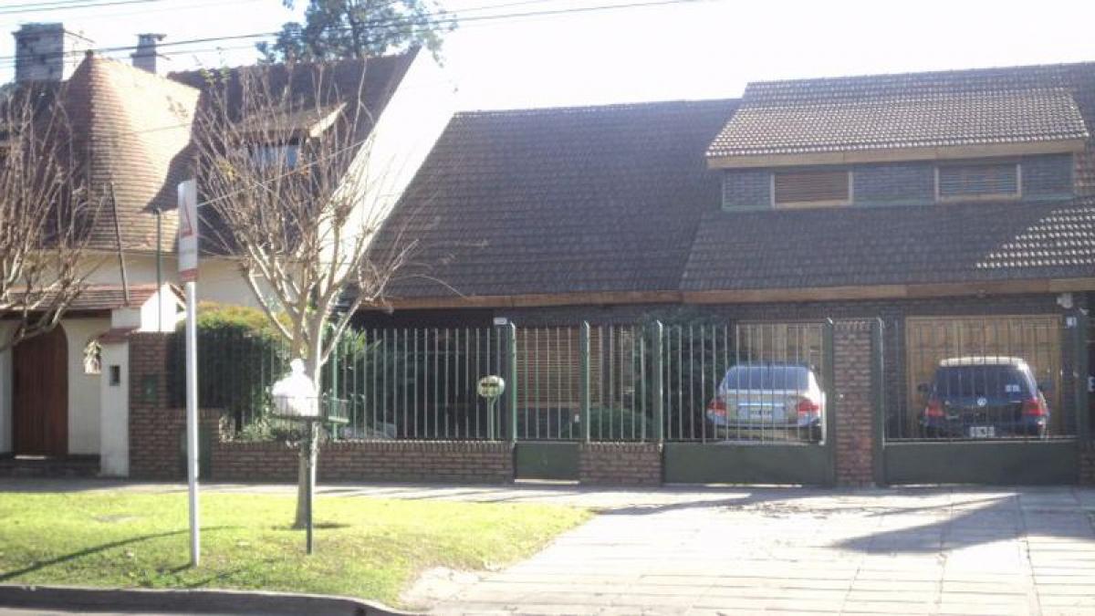 4 bedrooms House in Moron, Argentina No. 15068