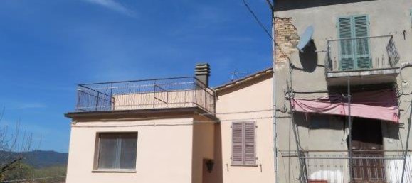 2 bedrooms House in Piegaro, Italy No. 320305 2