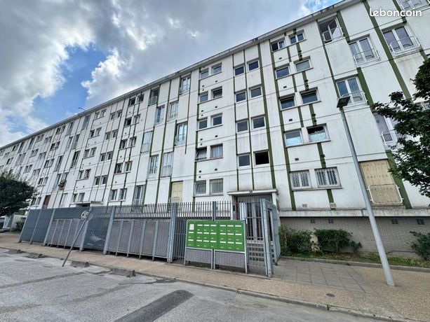 2 bedrooms Apartment in Clichy-sous-Bois, France No. 313474