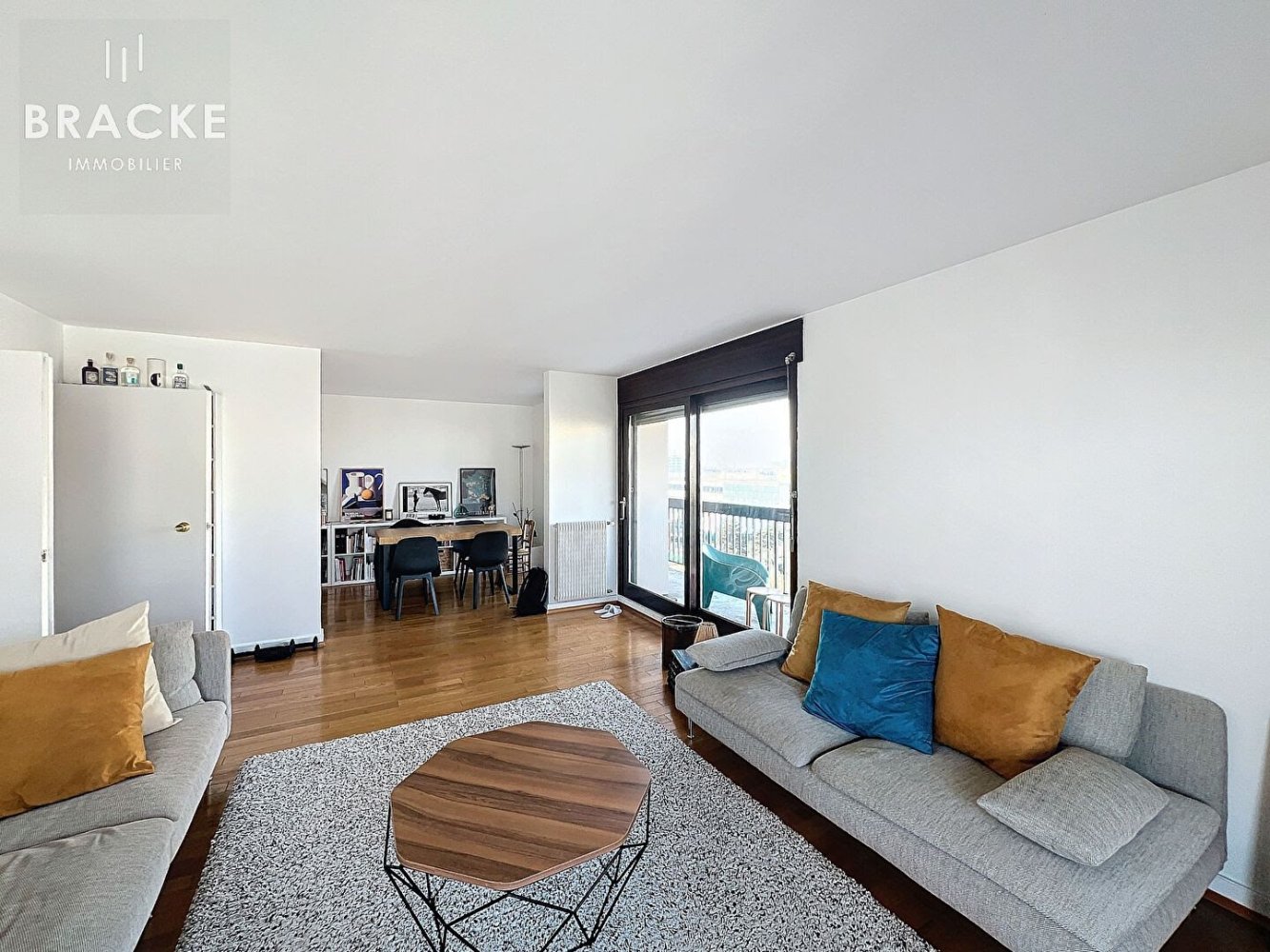 3 bedrooms Apartment in Courbevoie, France No. 144715