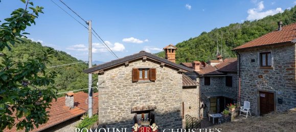 3 rooms House in Ortignano Raggiolo, Italy No. 216447 4