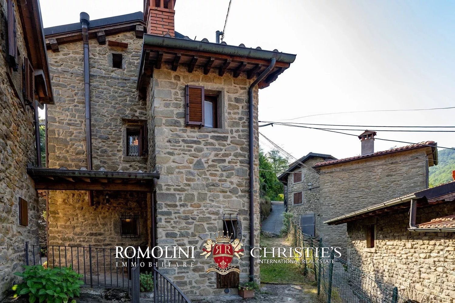 3 rooms House in Ortignano Raggiolo, Italy No. 216447