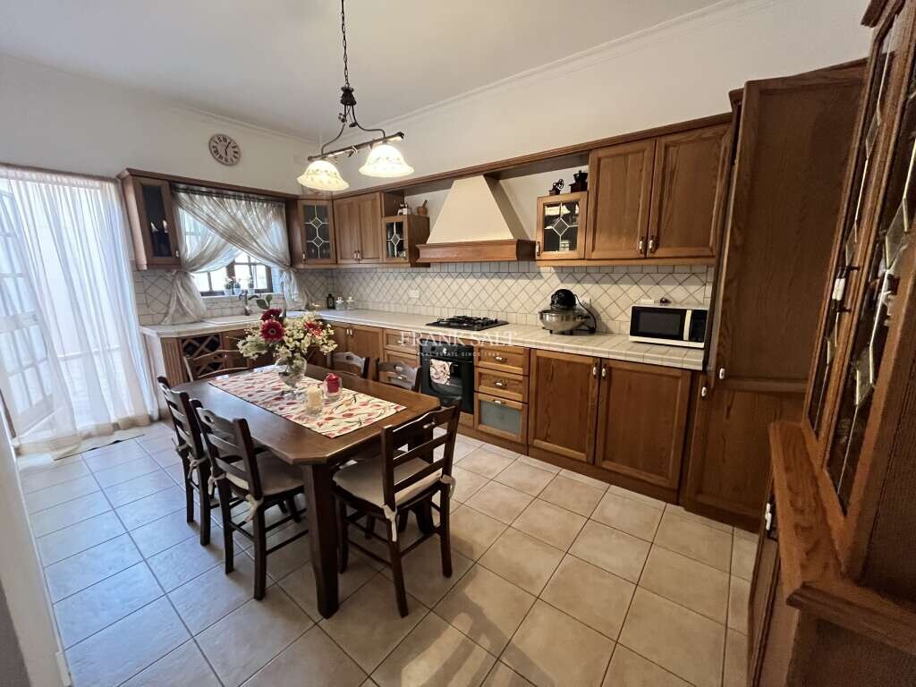 Мезонет с 2 спальнями в Зуррик, Мальта № 8162