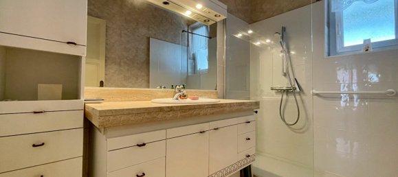 3 bedrooms House in Saint-Nazaire, France No. 110177 8