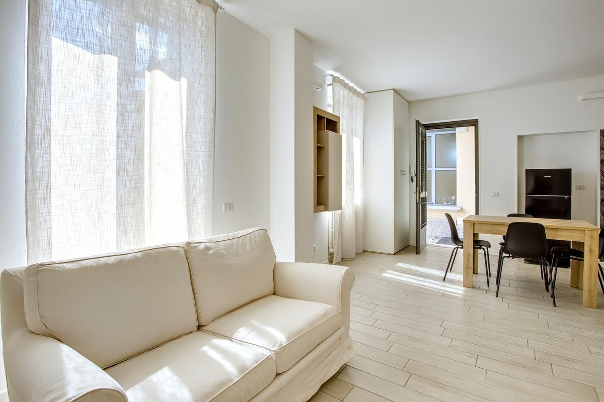 2غرفة شقة في Varese, Italy رقم 384674