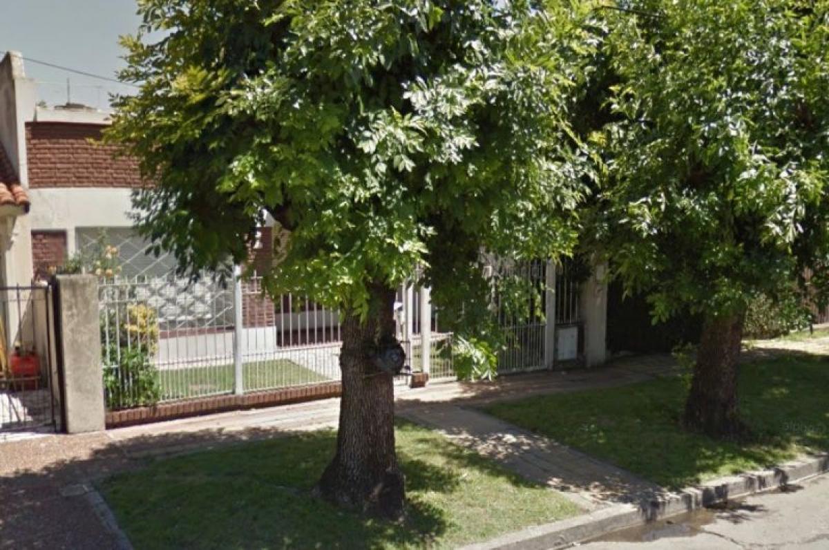 4 bedrooms House in Almirante Brown, Argentina No. 82943