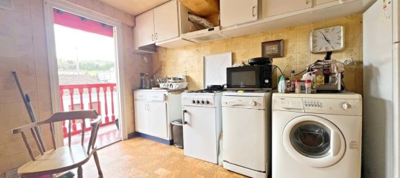 206m² Building in Betanzos, Spain No. 43220 3