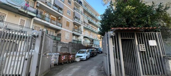 1 room Commercial property in Naples, Italy No. 78318 2