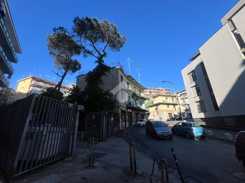 1 room Commercial property in Naples, Italy No. 78318