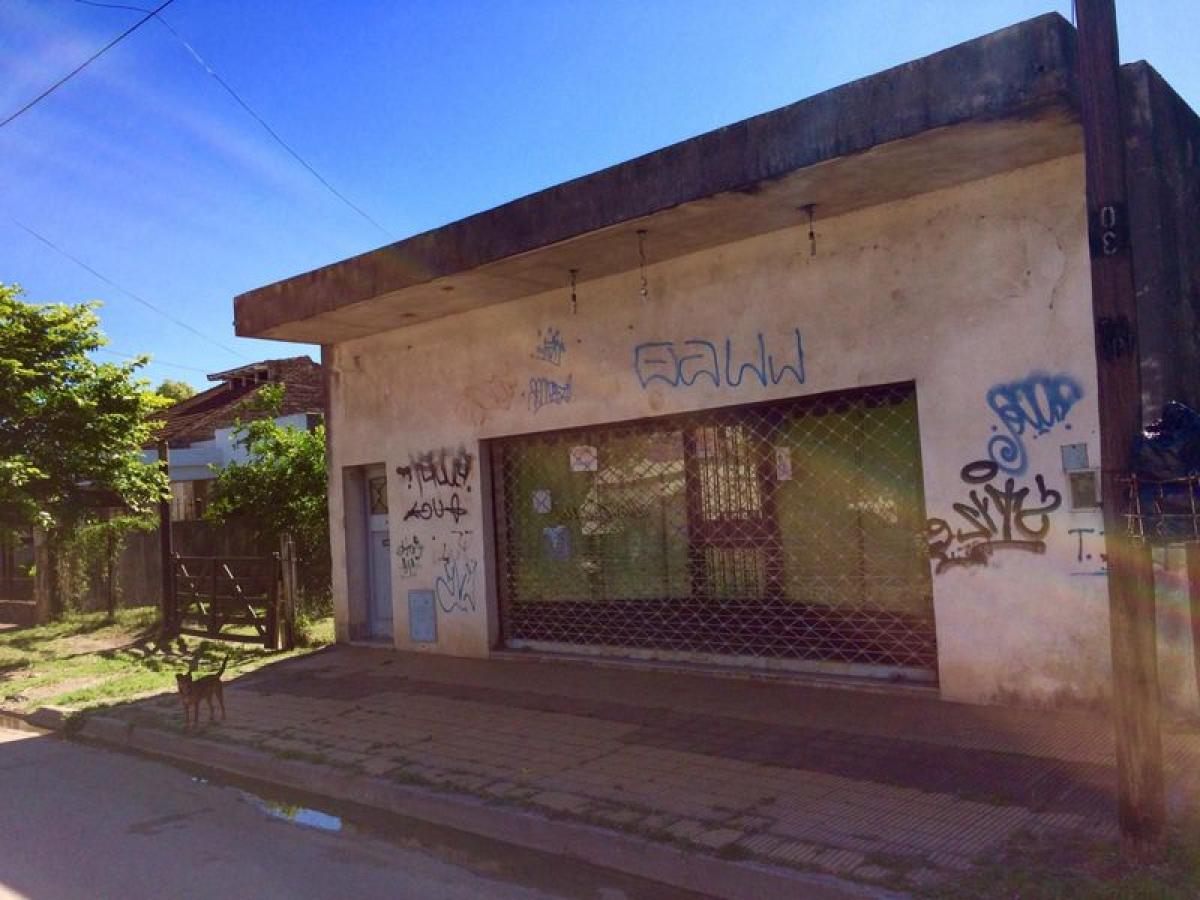 Дом с 3 спальнями в Альмиранте Браун, Аргентина № 101453