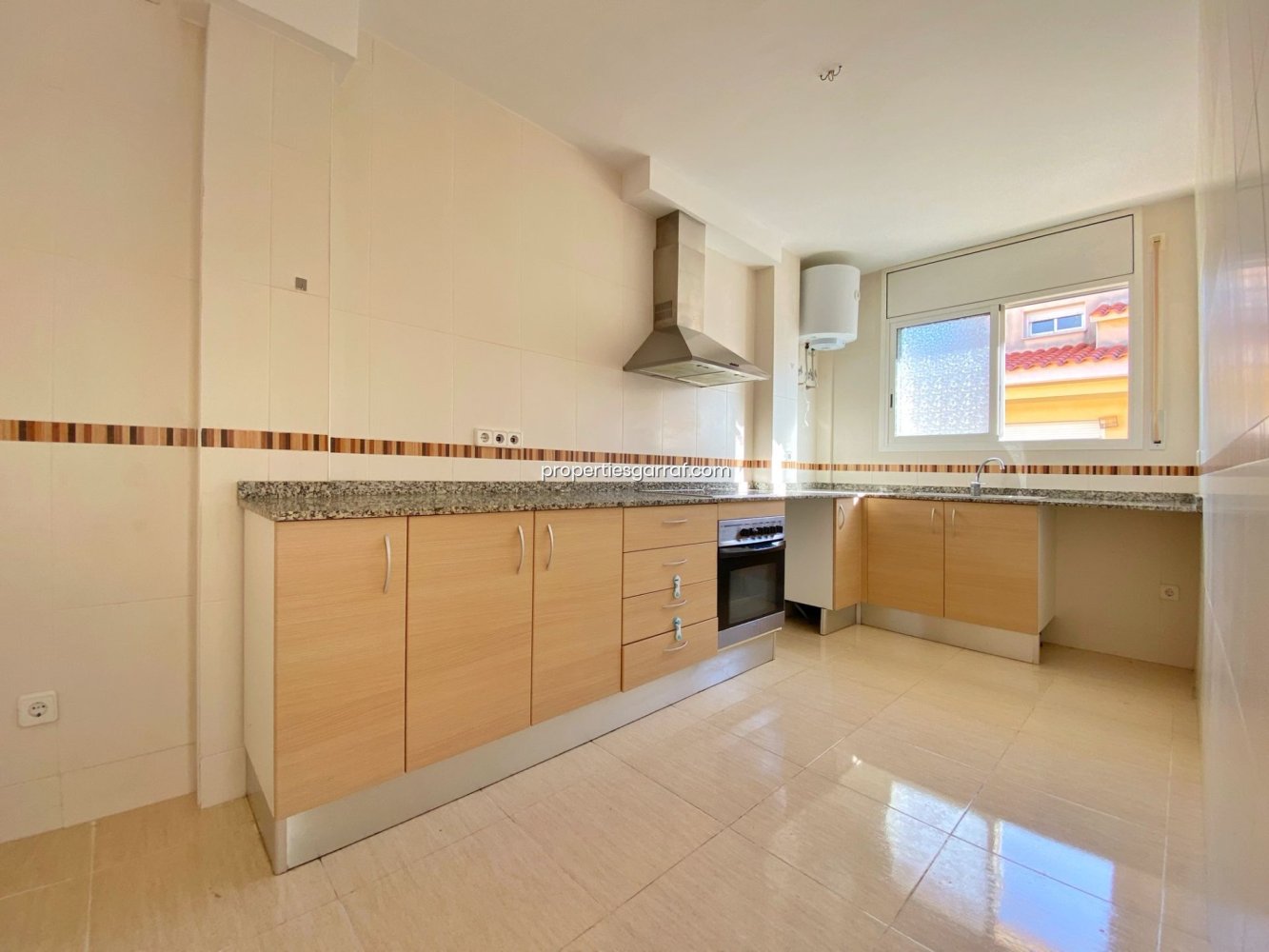 Дуплекс с 4 спальнями в Рода-де-Бара, Испания № 117480