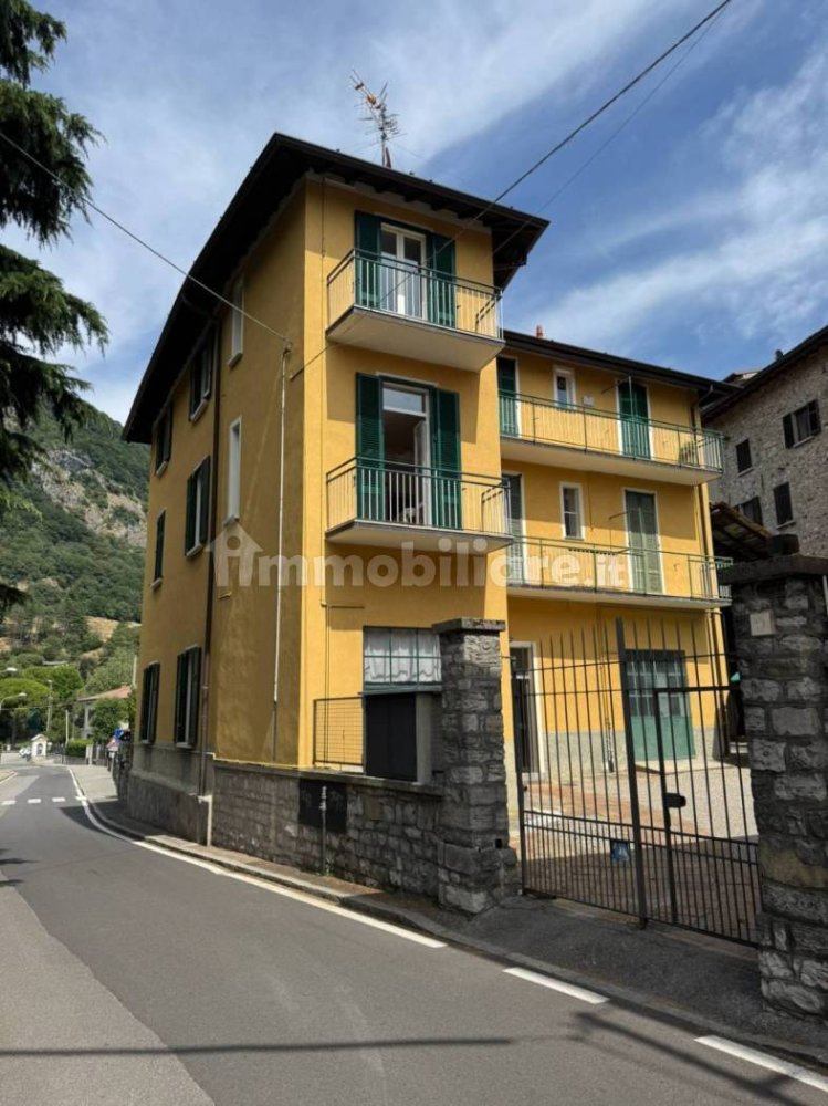 2 rooms Commercial property in Canzo, Italy No. 350905